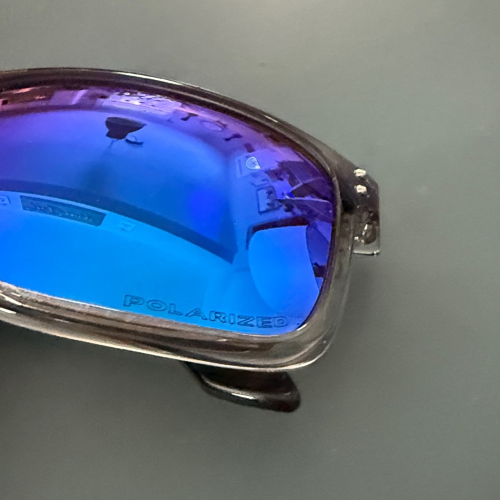 Oakley men’s Blue Lens Sunglasses - Picture 2 of 8